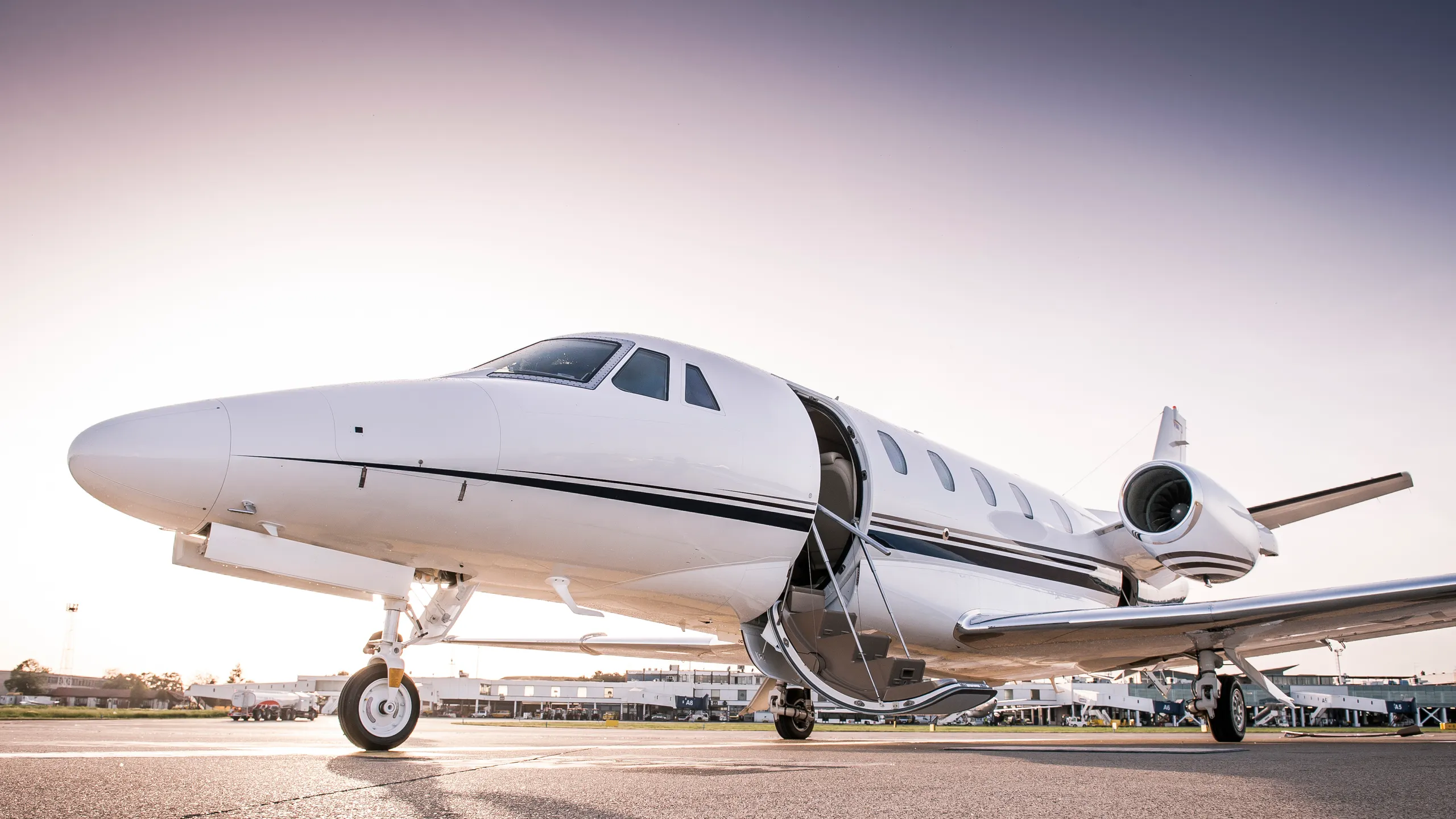 private-jet-tarmac-GettyImages-523476302